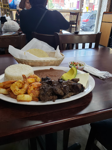 Carne asada con camarones
